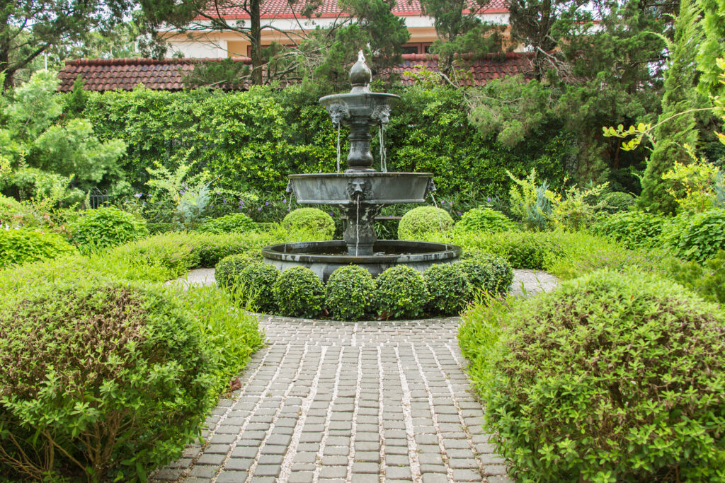 Arbor & Sens : Installer une fontaine dans son jardin à Toulouse